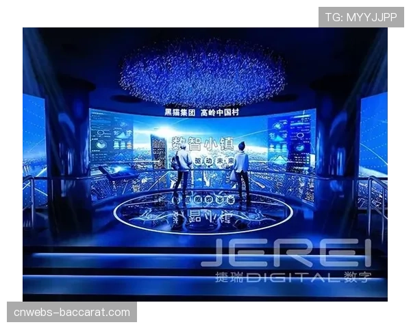 特写：现场大屏引入“增强现实”回放，可剥离人群清晰展示争议犯规的肢体接触点